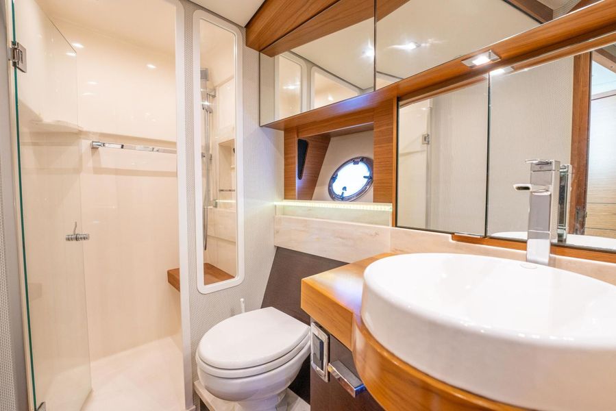 2016 Tiara Yachts 44 Coupe