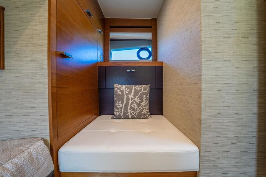 2016 Tiara Yachts 44 Coupe