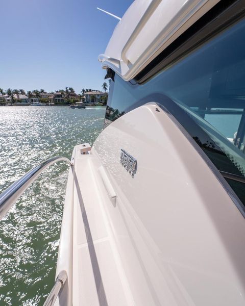 2016 Tiara Yachts 44 Coupe