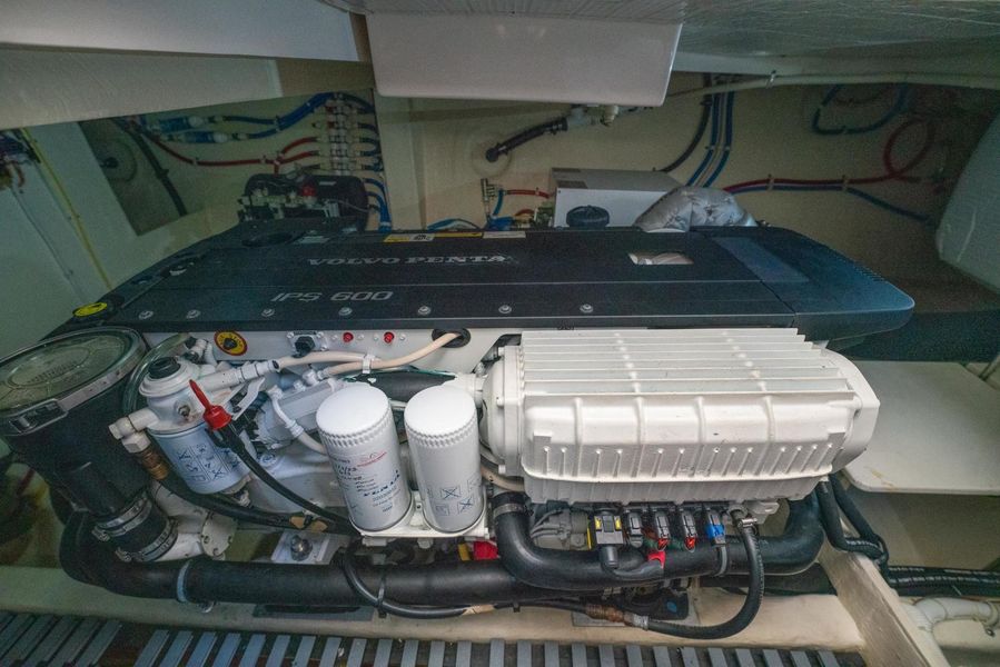 2016 Tiara Yachts 44 Coupe