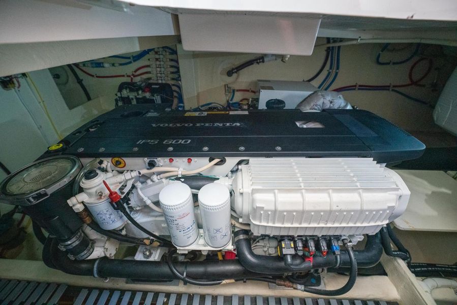 2016 Tiara Yachts 44 Coupe