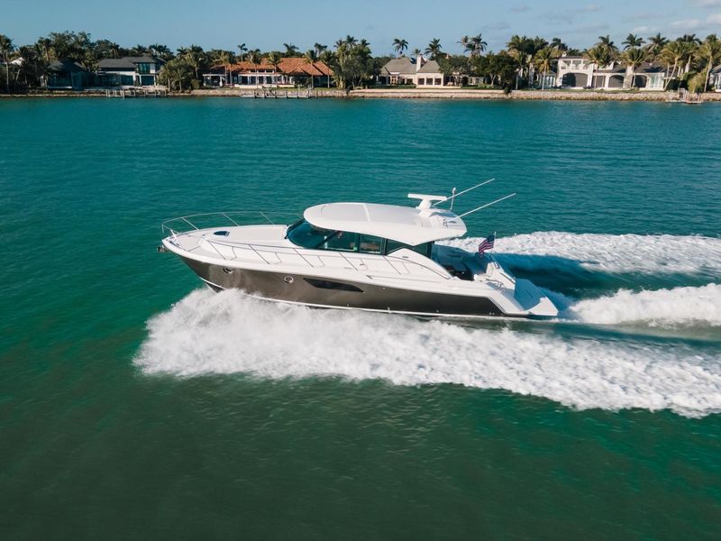 2016 Tiara Yachts 44 Coupe