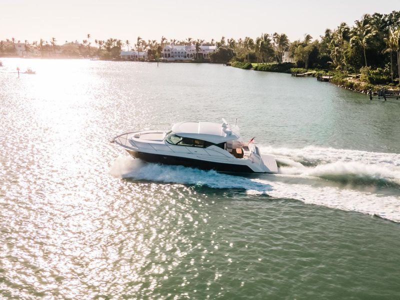 2016 Tiara Yachts 44 Coupe