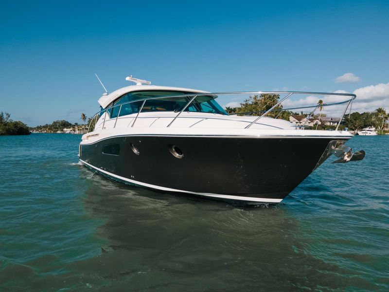 2016 Tiara Yachts 44 Coupe