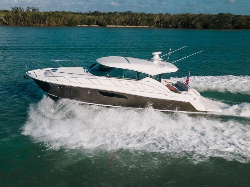 2016 Tiara Yachts 44 Coupe