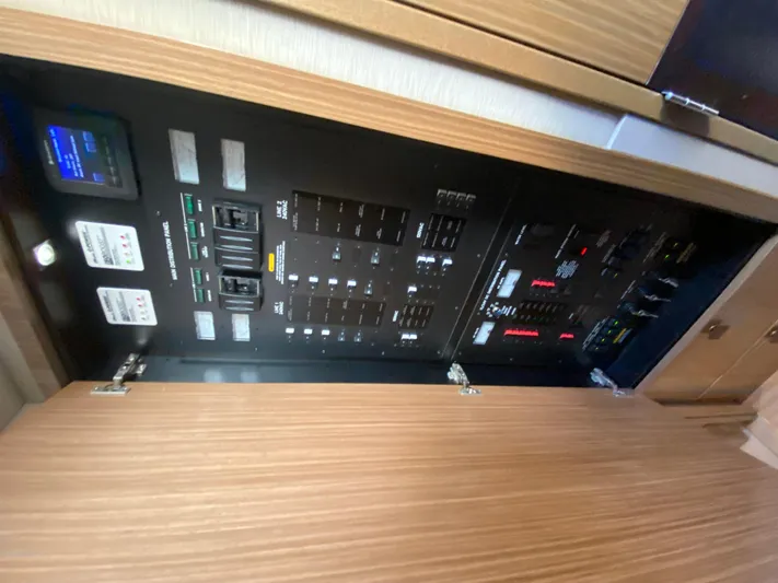 Daddy's Money Yacht Photos Pics Electrical panel