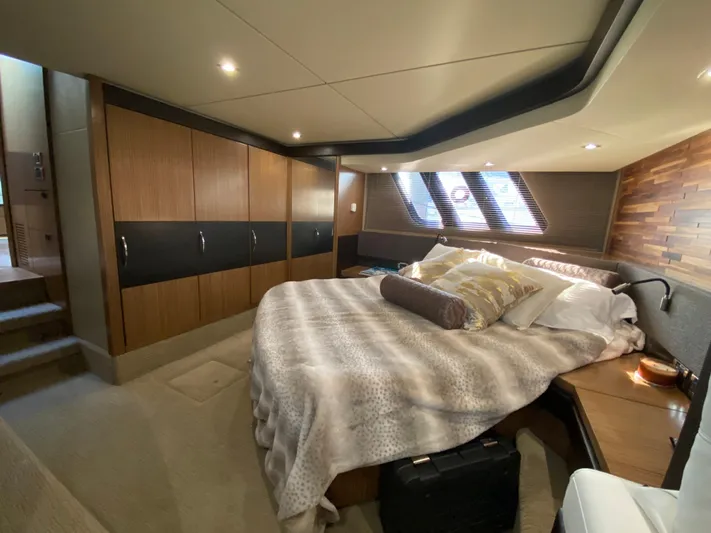 Daddy's Money Yacht Photos Pics Beam width master stateroom