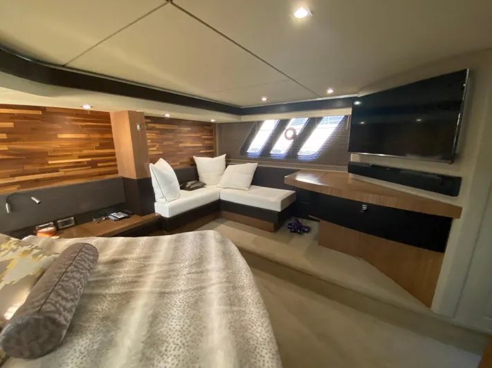 Daddy's Money Yacht Photos Pics Beam width master stateroom