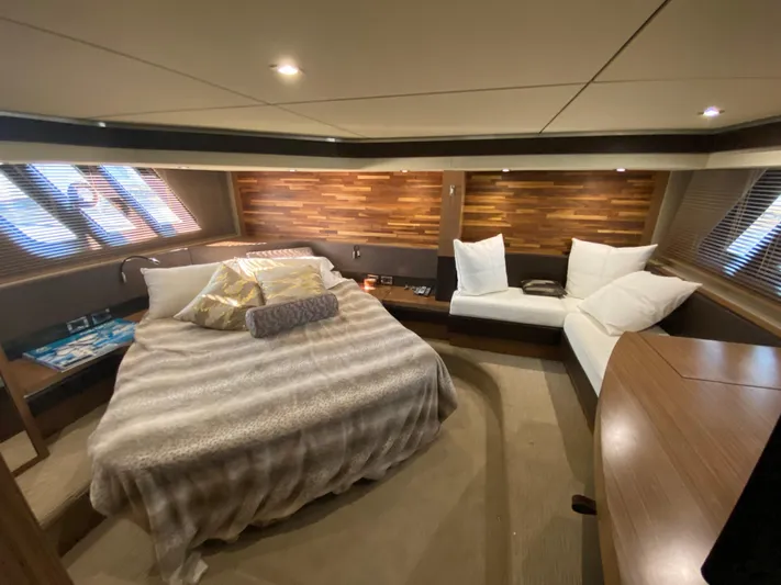 Daddy's Money Yacht Photos Pics Beam width master stateroom