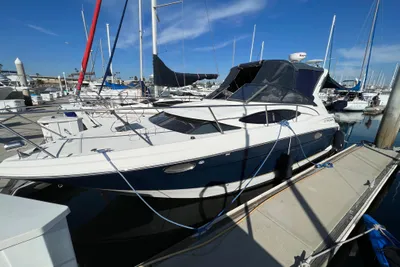 Regal 3060 Express Cruiser