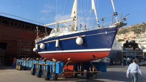 1730 Yacht Photos Pics Beneteau Oceanis Clipper 44 CC sailboat on trailer, 1999 model, in shipyard setting.