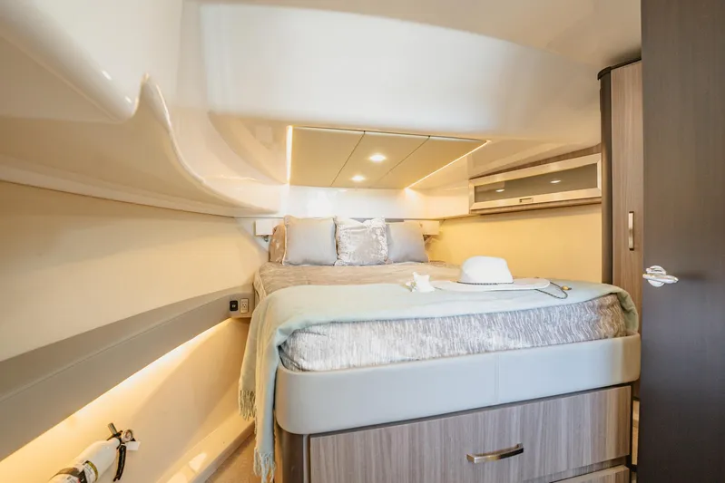 Jorja B Yacht Photos Pics 