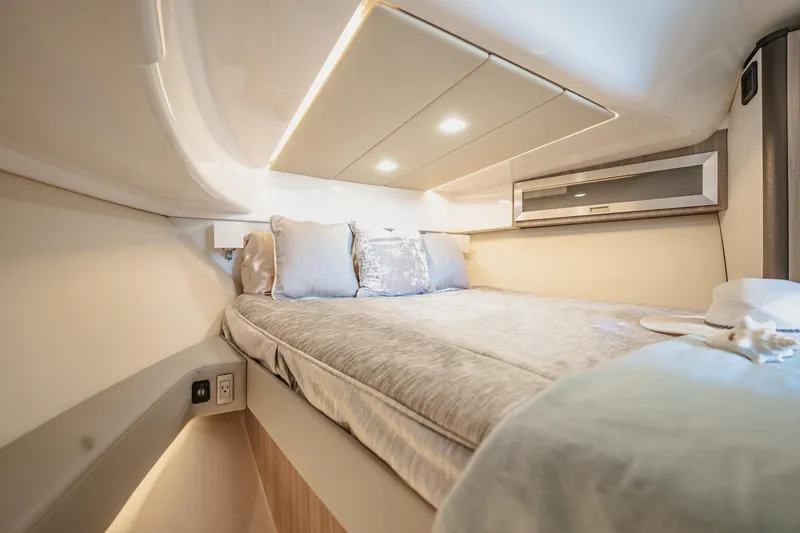 Jorja B Yacht Photos Pics 