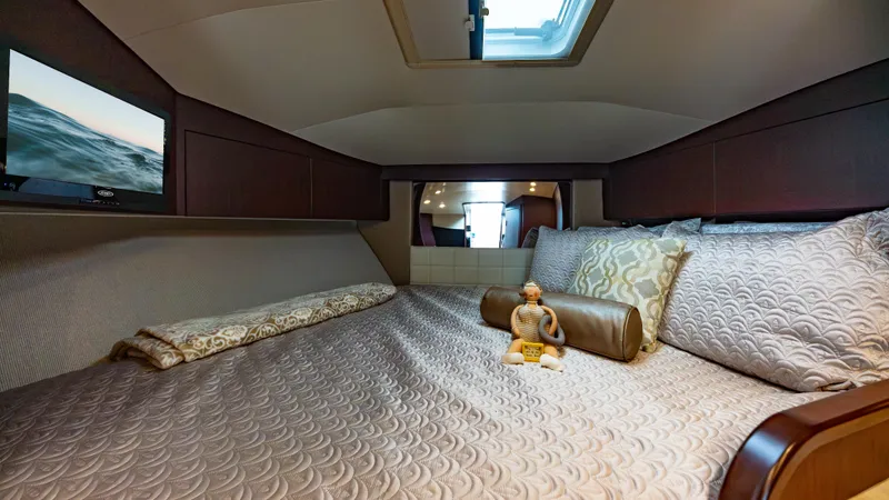 Knot Half Bad Yacht Photos Pics 2017 Jupiter 41 - Cabin