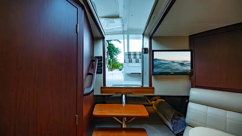 Knot Half Bad Yacht Photos Pics 2017 Jupiter 41 - Cabin entry