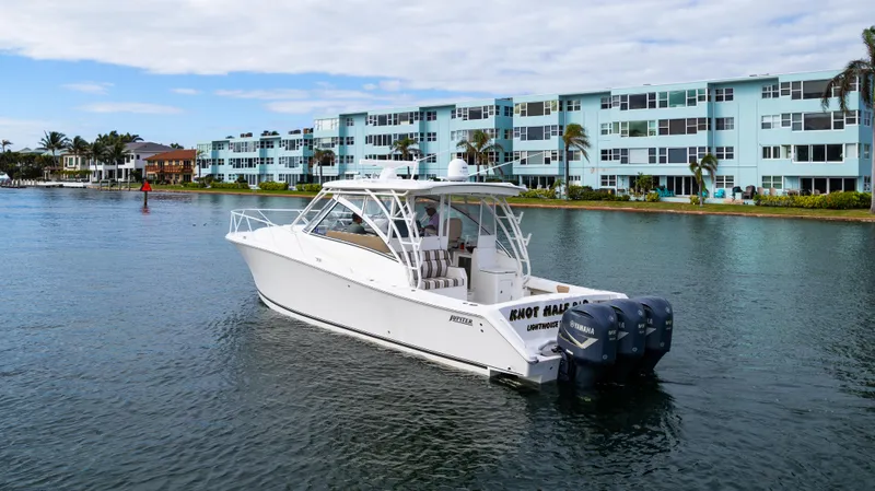 Knot Half Bad Yacht Photos Pics 2017 Jupiter 41 - Exterior profile on the water