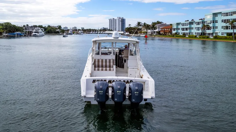 Knot Half Bad Yacht Photos Pics 2017 Jupiter 41 - Exterior profile on the water