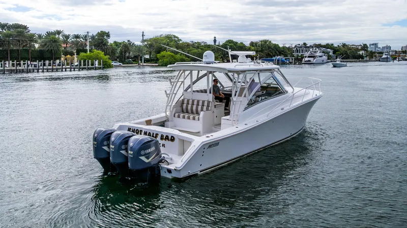 Knot Half Bad Yacht Photos Pics 2017 Jupiter 41 - Exterior profile on the water