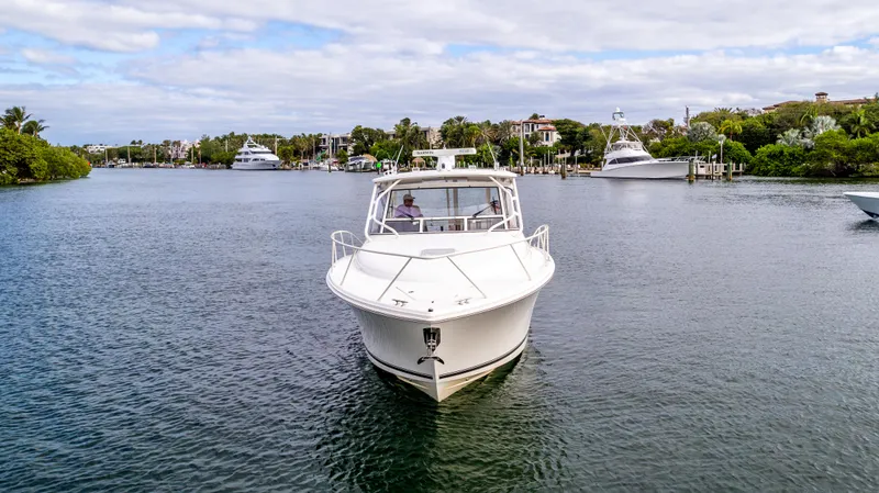 Knot Half Bad Yacht Photos Pics 2017 Jupiter 41 - Exterior profile on the water