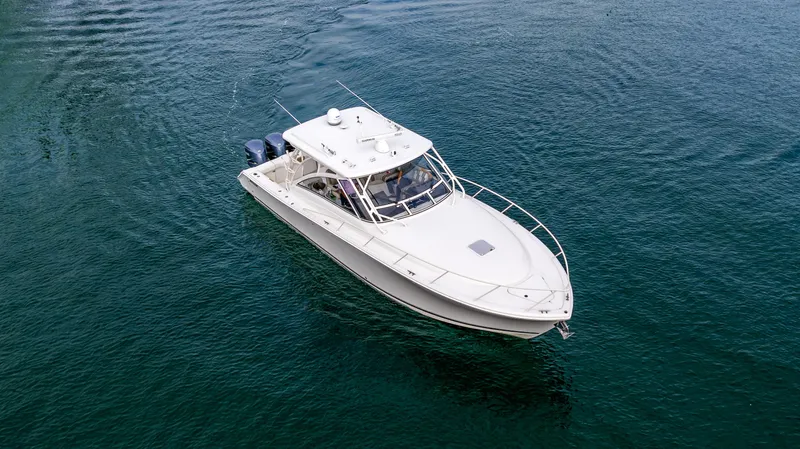 Knot Half Bad Yacht Photos Pics 2017 Jupiter 41 - Exterior profile on the water