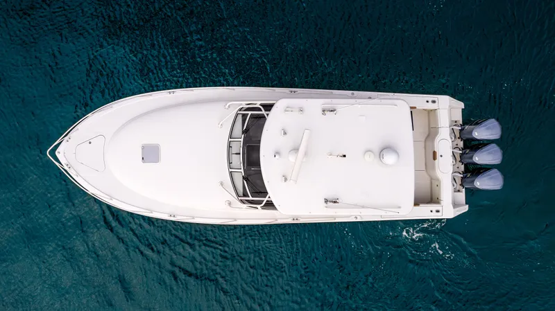 Knot Half Bad Yacht Photos Pics 2017 Jupiter 41 - Exterior profile on the water