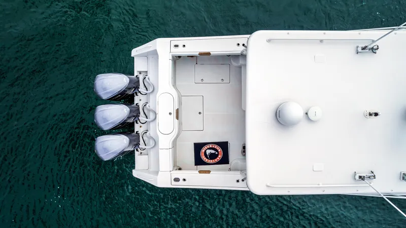 Knot Half Bad Yacht Photos Pics 2017 Jupiter 41 - Exterior profile on the water