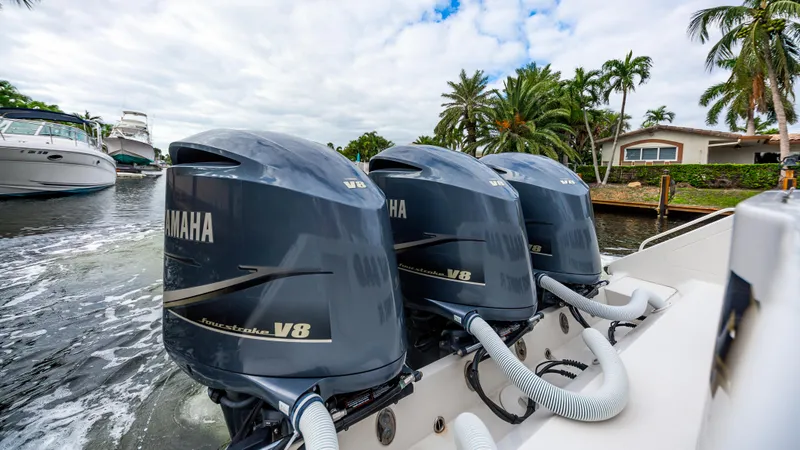 Knot Half Bad Yacht Photos Pics 2017 Jupiter 41 - Engines