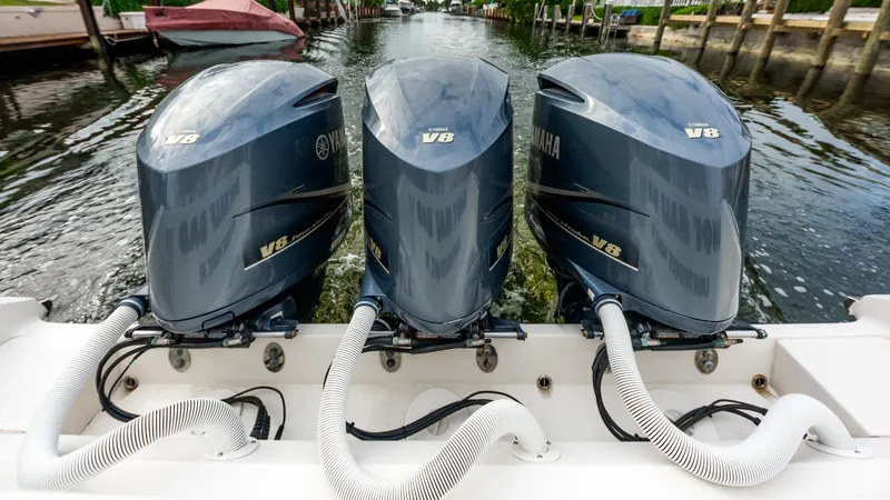 Knot Half Bad Yacht Photos Pics 2017 Jupiter 41 - Engines