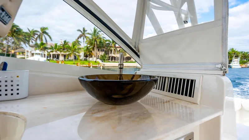 Knot Half Bad Yacht Photos Pics 2017 Jupiter 41 - Wetbar