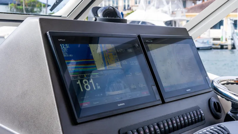 Knot Half Bad Yacht Photos Pics 2017 Jupiter 41 - Helm electronics