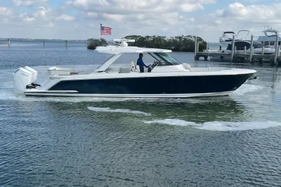 Tiara Yachts 43 LS