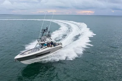 Boston Whaler 420 Outrage