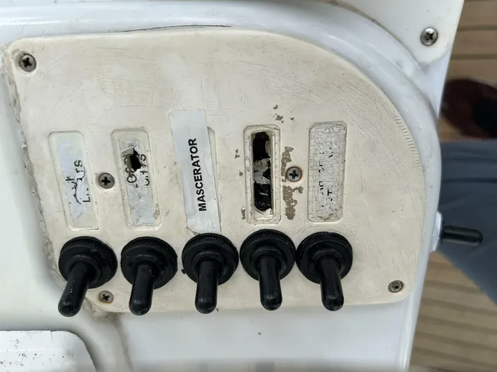 R & R Yacht Photos Pics 