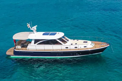 Hunt Yachts 52