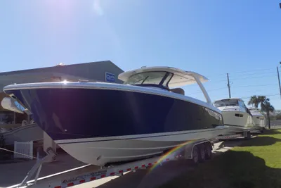 Tiara Yachts 38 LS
