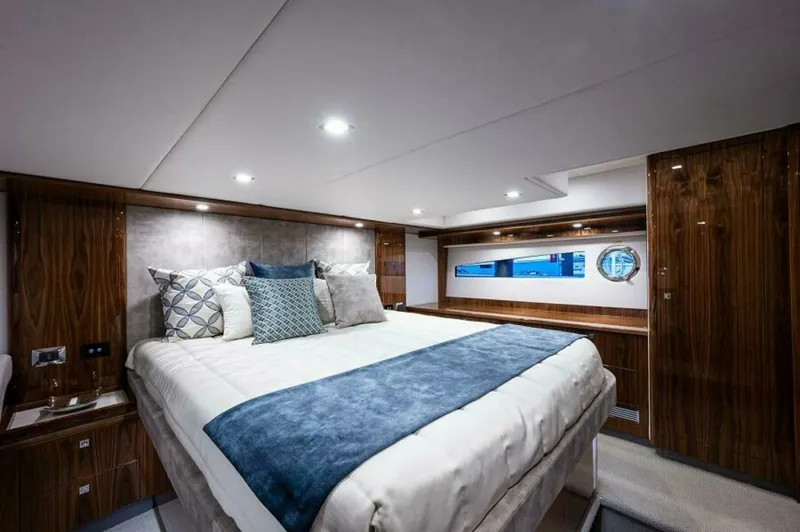 Greyhound Yacht Photos Pics 2020 Riviera 5400 Sport Yacht - Image 61