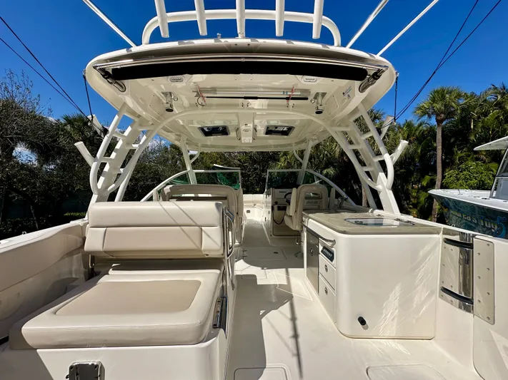  Yacht Photos Pics Interior of 2024 Boston Whaler 320 Vantage, luxurious design.