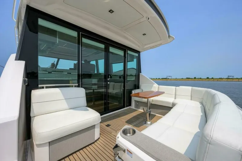 Jena Yacht Photos Pics 2019 Tiara Yachts 49 Coupe - Image 29