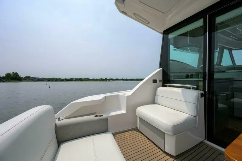 Jena Yacht Photos Pics 2019 Tiara Yachts 49 Coupe - Image 32