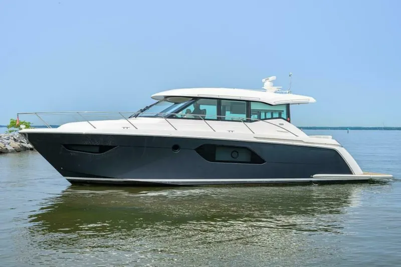 Jena Yacht Photos Pics 2019 Tiara Yachts 49 Coupe - Image 5