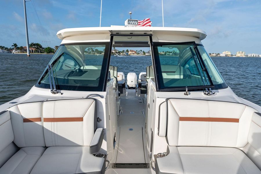 2021 Tiara Yachts 38 LX