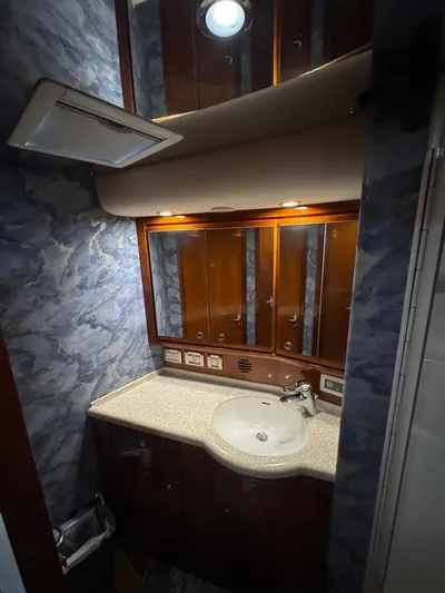 Spill Yacht Photos Pics 2007 Bertram 510 Convertible yacht bathroom with sink and mirrored cabinets.