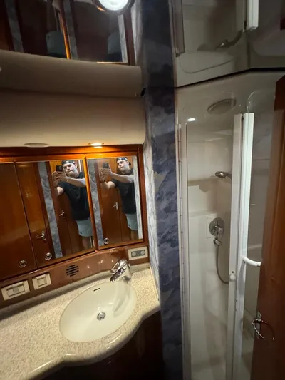 Spill Yacht Photos Pics 2007 Bertram 510 Convertible yacht bathroom with sink, mirror, and shower.