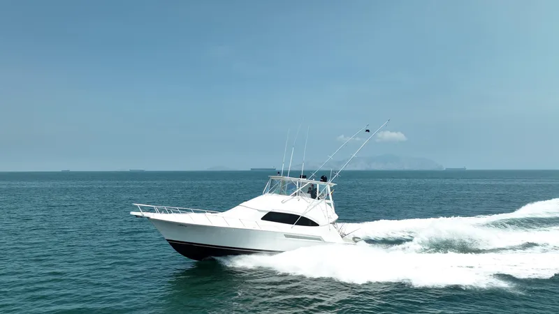 Spill Yacht Photos Pics 2007 Bertram 510 Convertible yacht cruising on open water.