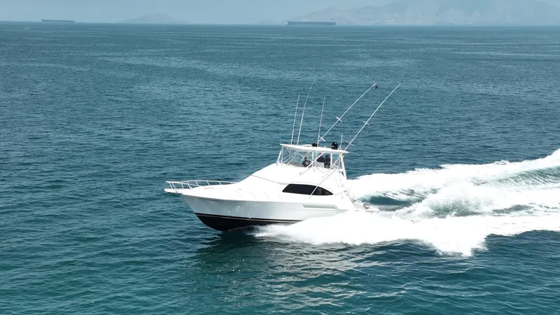 Spill Yacht Photos Pics 2007 Bertram 510 Convertible yacht cruising on open water.