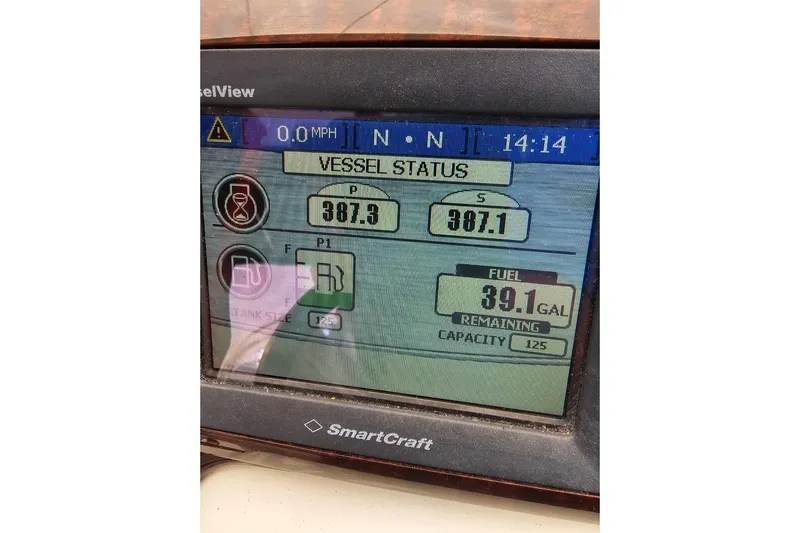  Yacht Photos Pics Display screen of 2011 Sea Ray 310 Sundancer showing vessel status and fuel level.