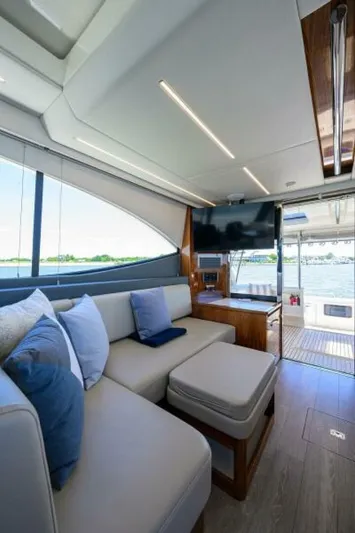 Command At Sea Yacht Photos Pics 2022 Riviera 505 Suv - Image 43