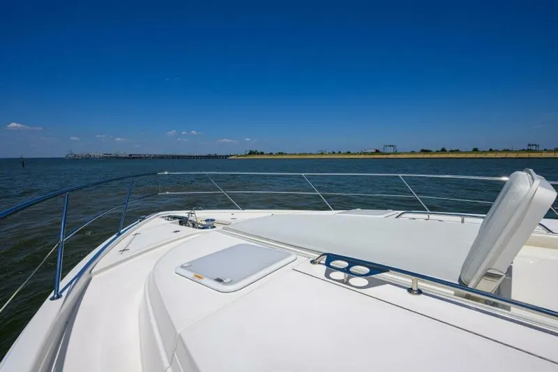 Command At Sea Yacht Photos Pics 2022 Riviera 505 Suv - Image 17