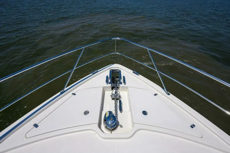 Command At Sea Yacht Photos Pics 2022 Riviera 505 Suv - Image 13