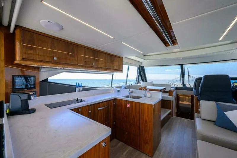 Command At Sea Yacht Photos Pics 2022 Riviera 505 Suv - Image 49